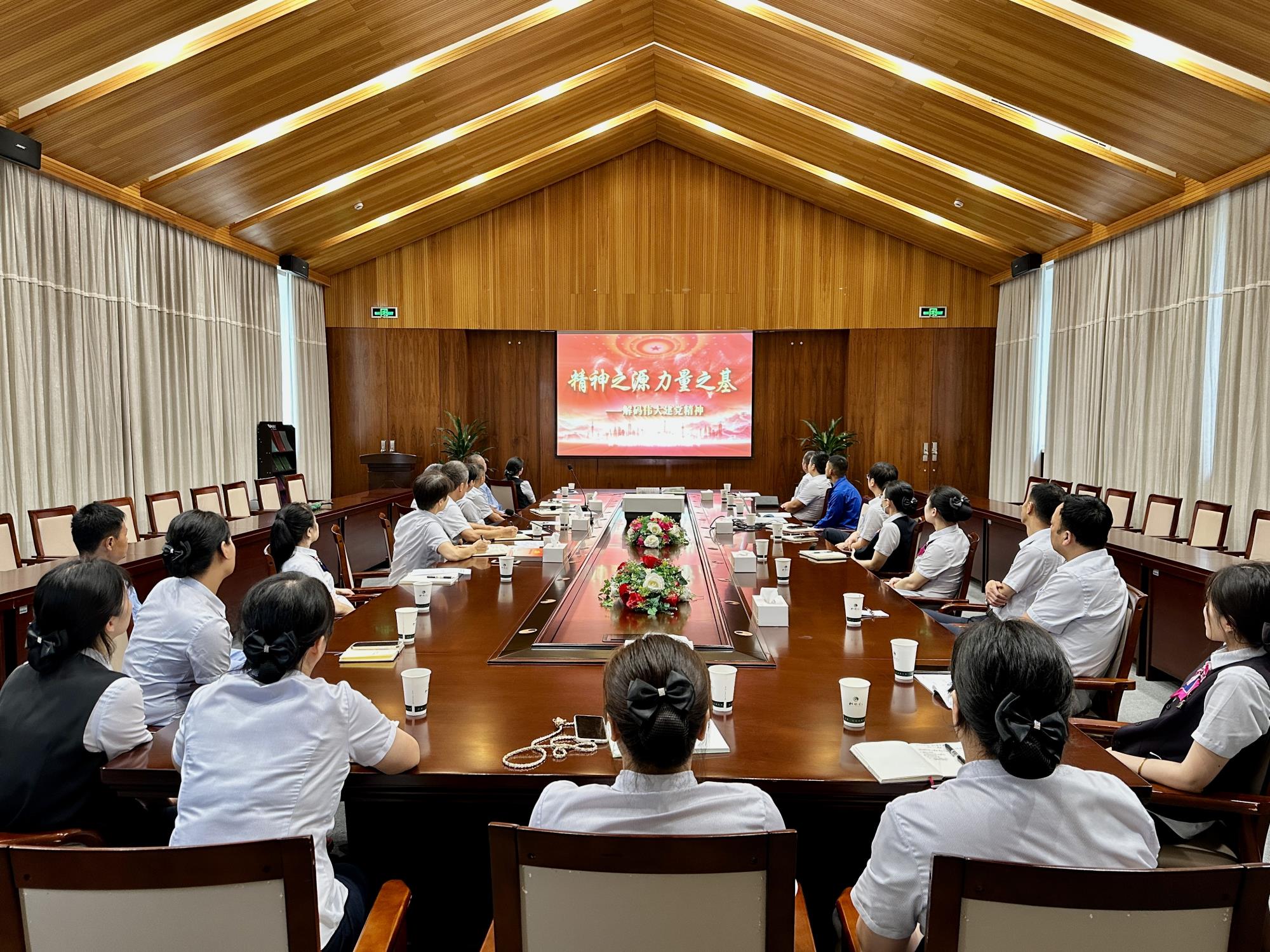 坚定理想信念  奋斗铸造辉煌 ---松鹤公司党支部学习二十大精神主题党日活动